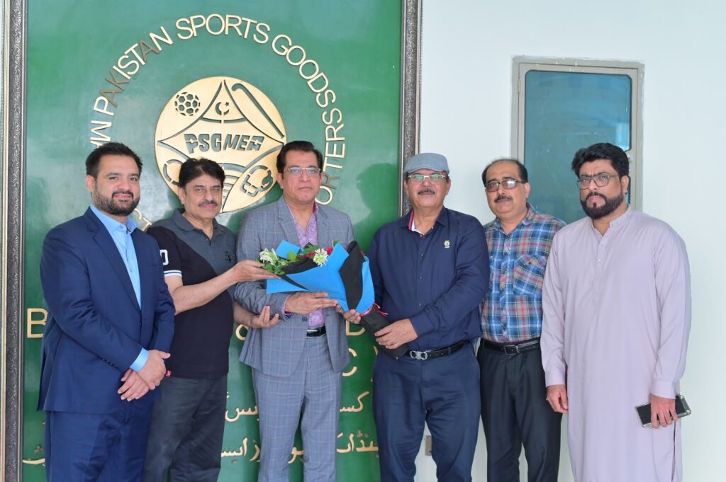 Bouquet presentation during Mr. Saleem Bhutta’s congratulatory visit to the newly elected PSGMEA Office Bearers 2026–28.